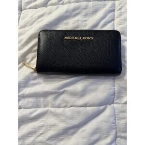 Michael Kors Black Wallet Zipper Gold Travel Classic Old Money Quiet Luxury